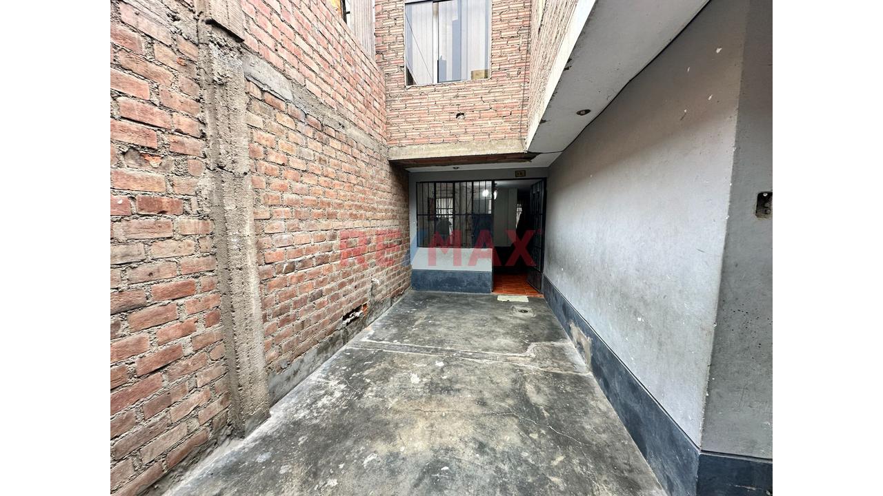 Se Vende Casa De 120 M² Con 2 Departamentos Independientes En San Juan De Lurigancho (Campoy) - 16