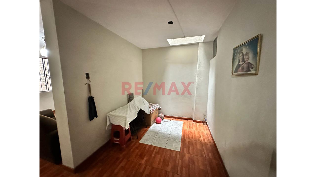 Se Vende Casa De 120 M² Con 2 Departamentos Independientes En San Juan De Lurigancho (Campoy) — foto 11