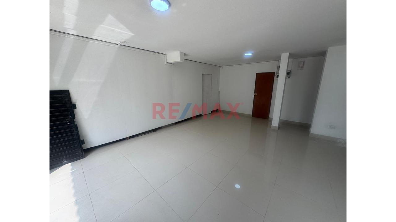 Alquiler Local Comercial En Sagitario Surco - 12
