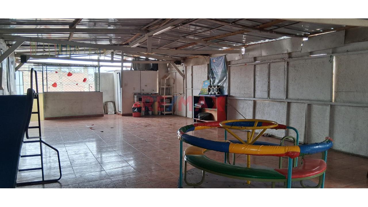 Local Comercial En Venta En San Juan De Lurigancho - 2