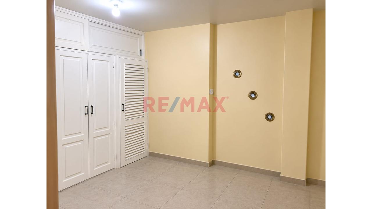 Venta De Casa En Urb. Chicago - 4