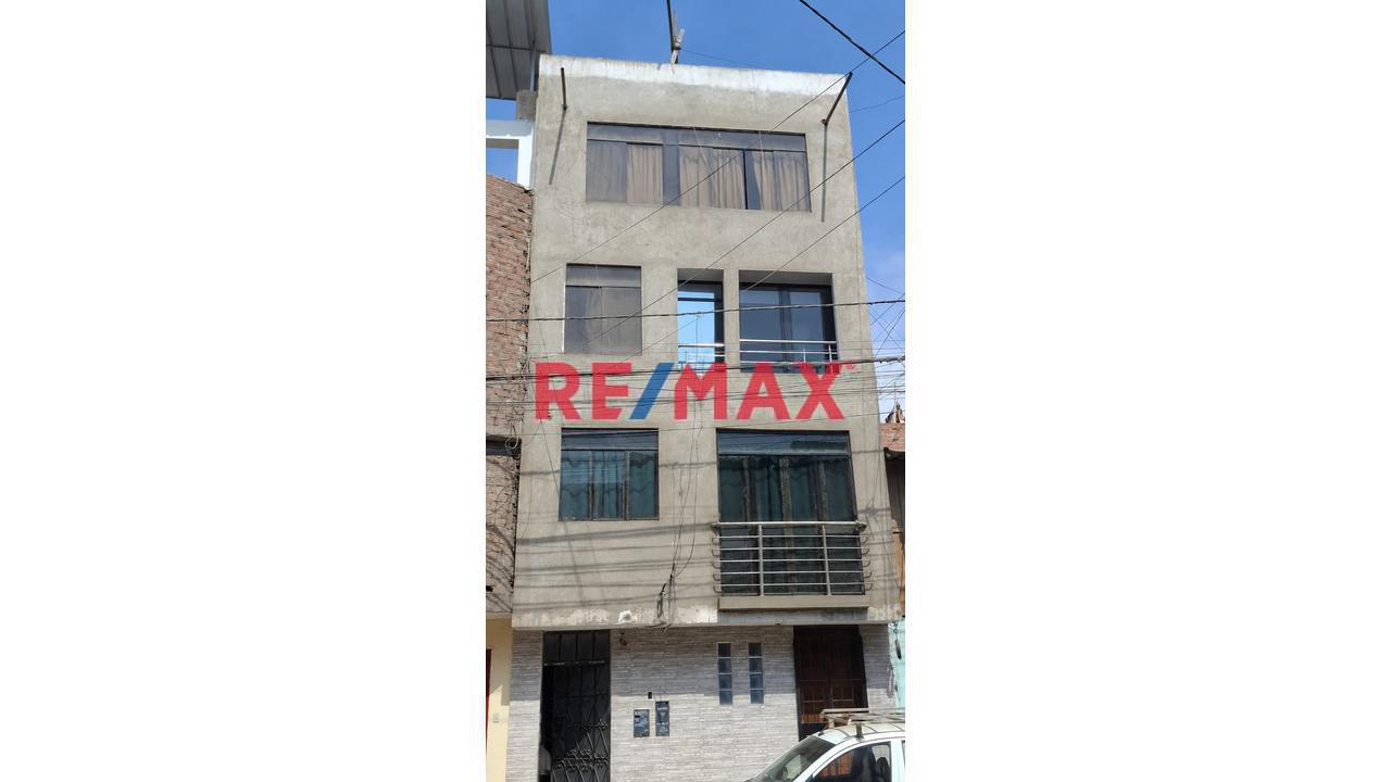 Venta De Casa En Urb. Chicago - 1