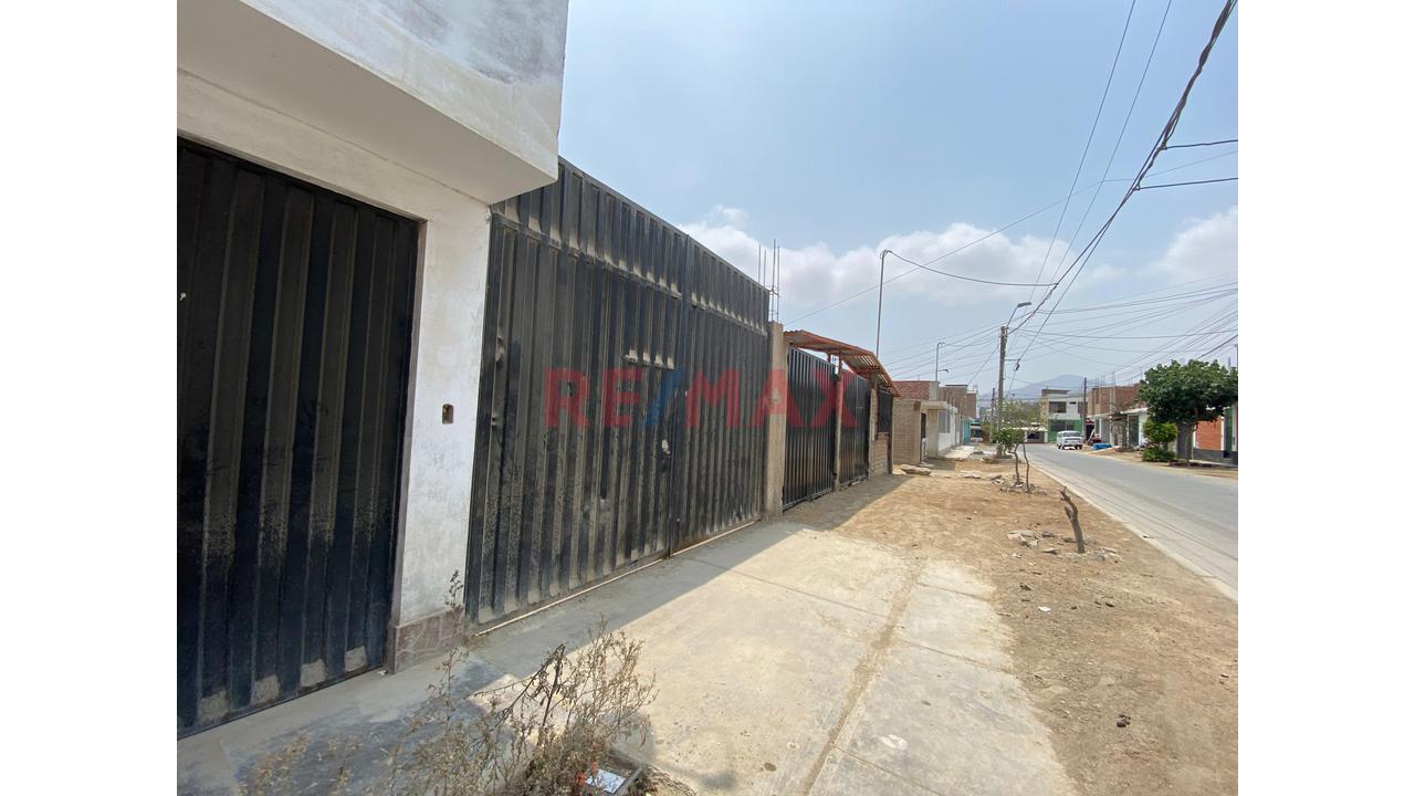 Venta Terreno 700M2 Con Casa Doble Ingreso Independiente + Cochera + Gran Terreno Para Seguir Ampliando A Pocos Pasos De Av Principal Victor Malasquez A Solo Pasos De La Municipalidad - 7