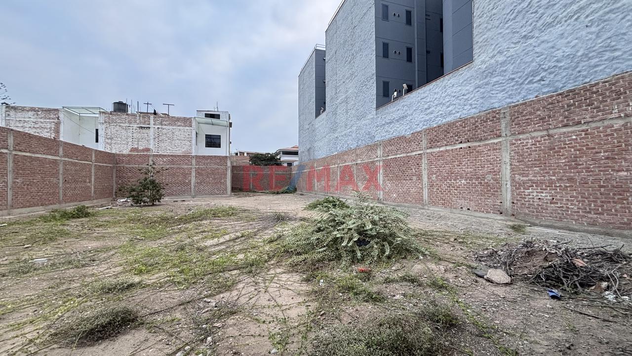 Venta De Terrno De 450 M2 En Av. El Golf - 2
