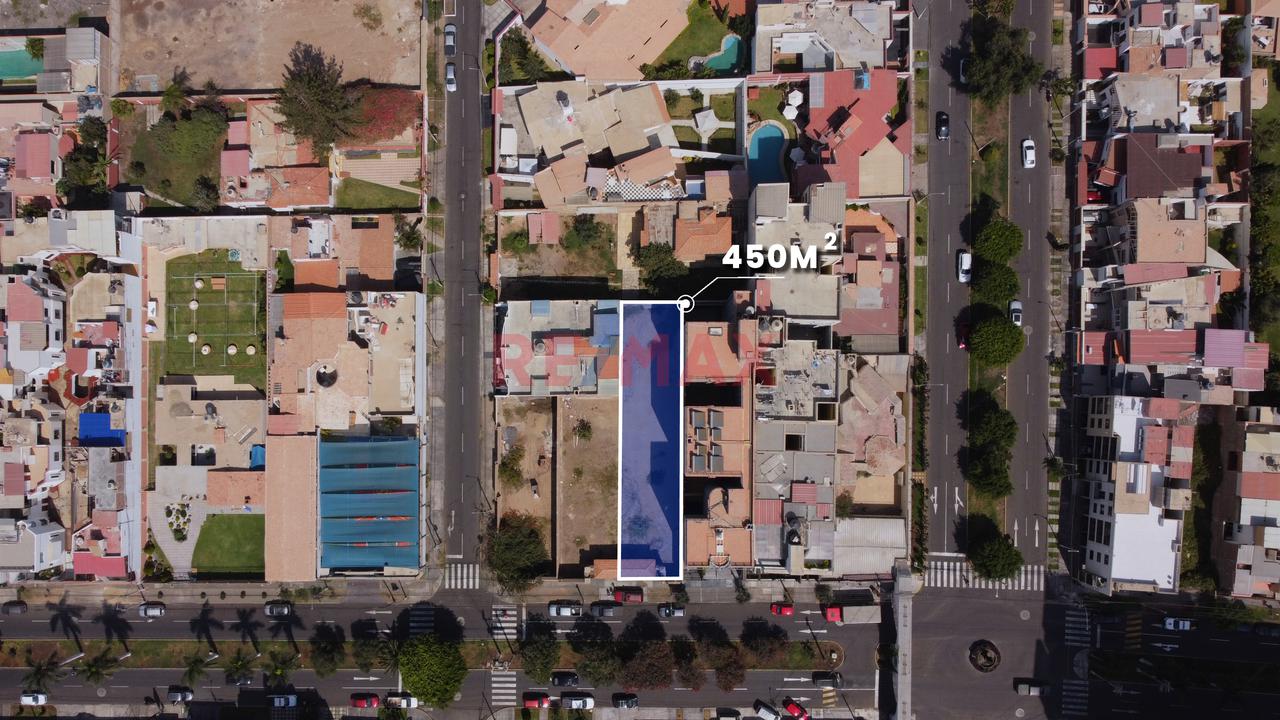 Venta De Terrno De 450 M2 En Av. El Golf - 1