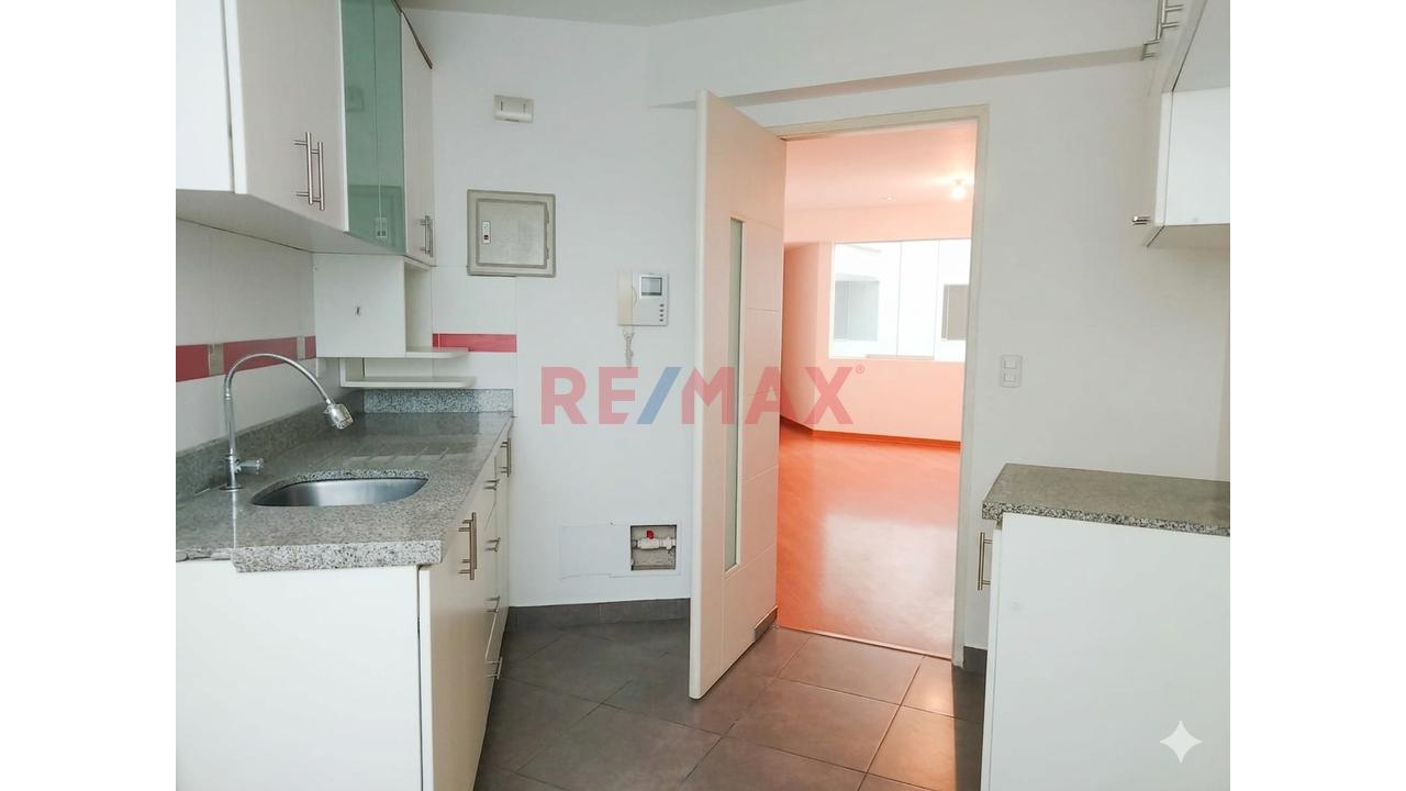 Venta Ocasion Por Mudanza: Flat En 5To Piso, Excelente Zona Frente Al Parque San Martin - Pueblo Libre — foto 8