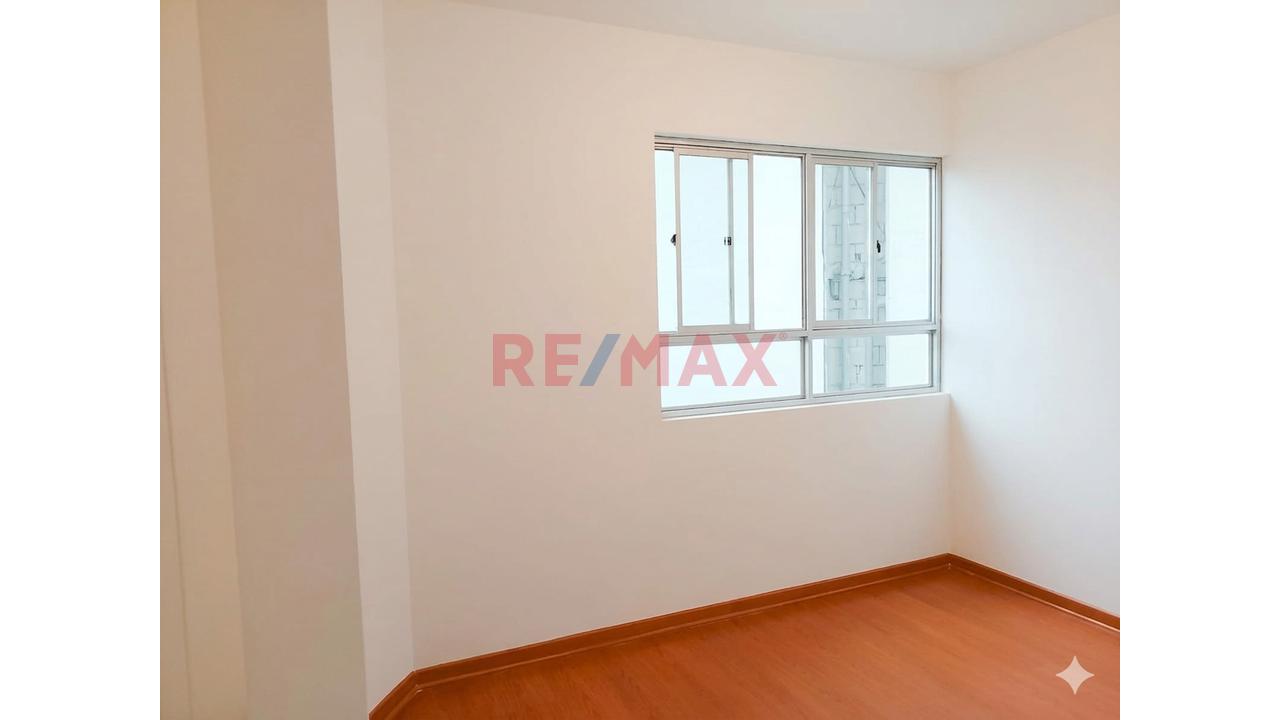 Venta Ocasion Por Mudanza: Flat En 5To Piso, Excelente Zona Frente Al Parque San Martin - Pueblo Libre — foto 3