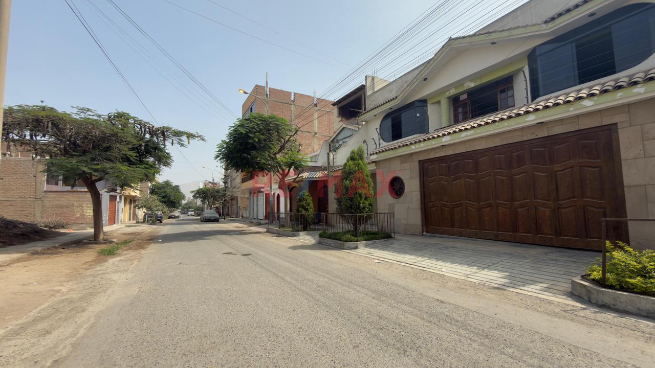 🏡 Amplia Casa En Venta – Urbanización San Antonio De Carapongo - 2