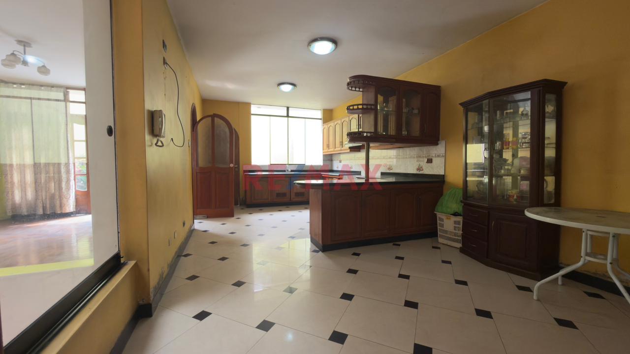 🏡 Amplia Casa En Venta – Urbanización San Antonio De Carapongo - 12