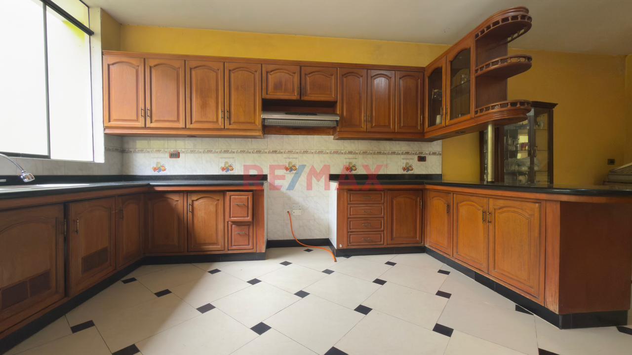 🏡 Amplia Casa En Venta – Urbanización San Antonio De Carapongo - 10