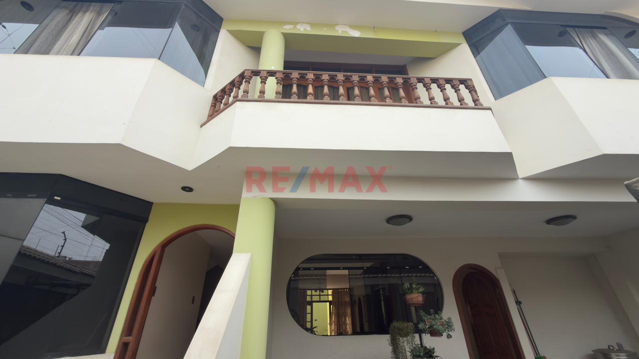 🏡 Amplia Casa En Venta – Urbanización San Antonio De Carapongo - 3