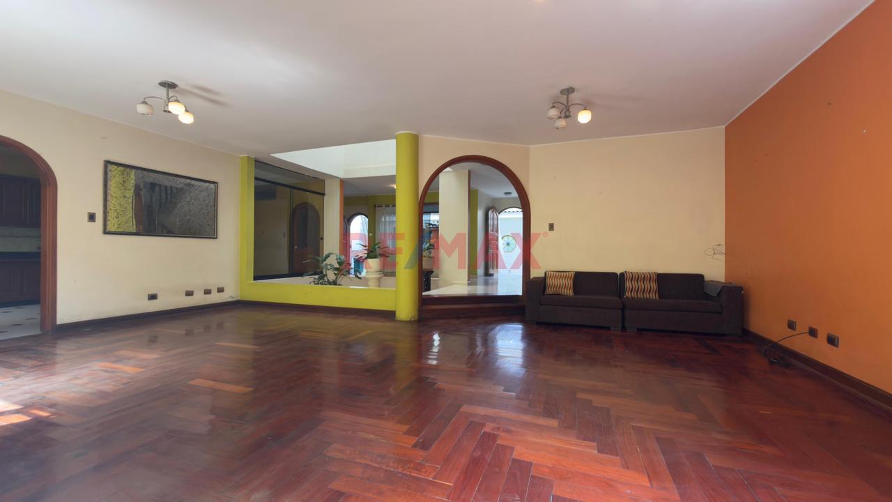 🏡 Amplia Casa En Venta – Urbanización San Antonio De Carapongo - 8