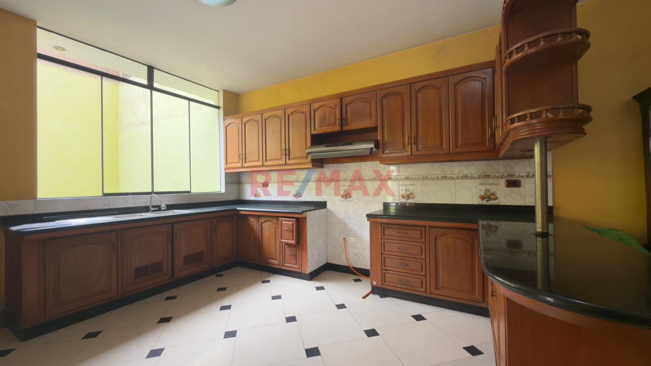 🏡 Amplia Casa En Venta – Urbanización San Antonio De Carapongo - 11