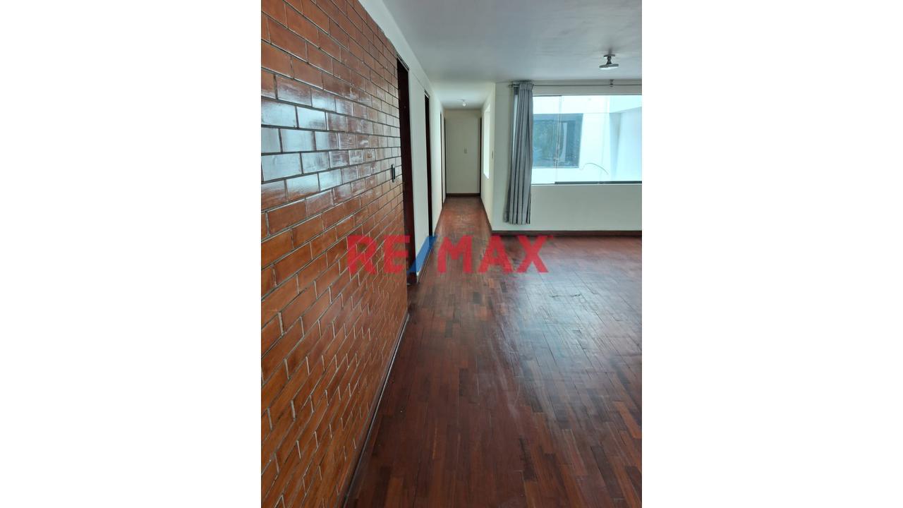 Alquiler Flat  Sta.Patricia La Molina. 2Do.Piso.3Habitaciones.2Baños.Estacionamiento