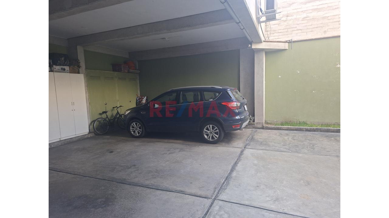 Lindo Y Funcional Duplex, En Una De Las Zonas Mas Lindas Limite De San Isidro Con Moraflores, Cerca Del Parque Santa Margarita. — foto 2