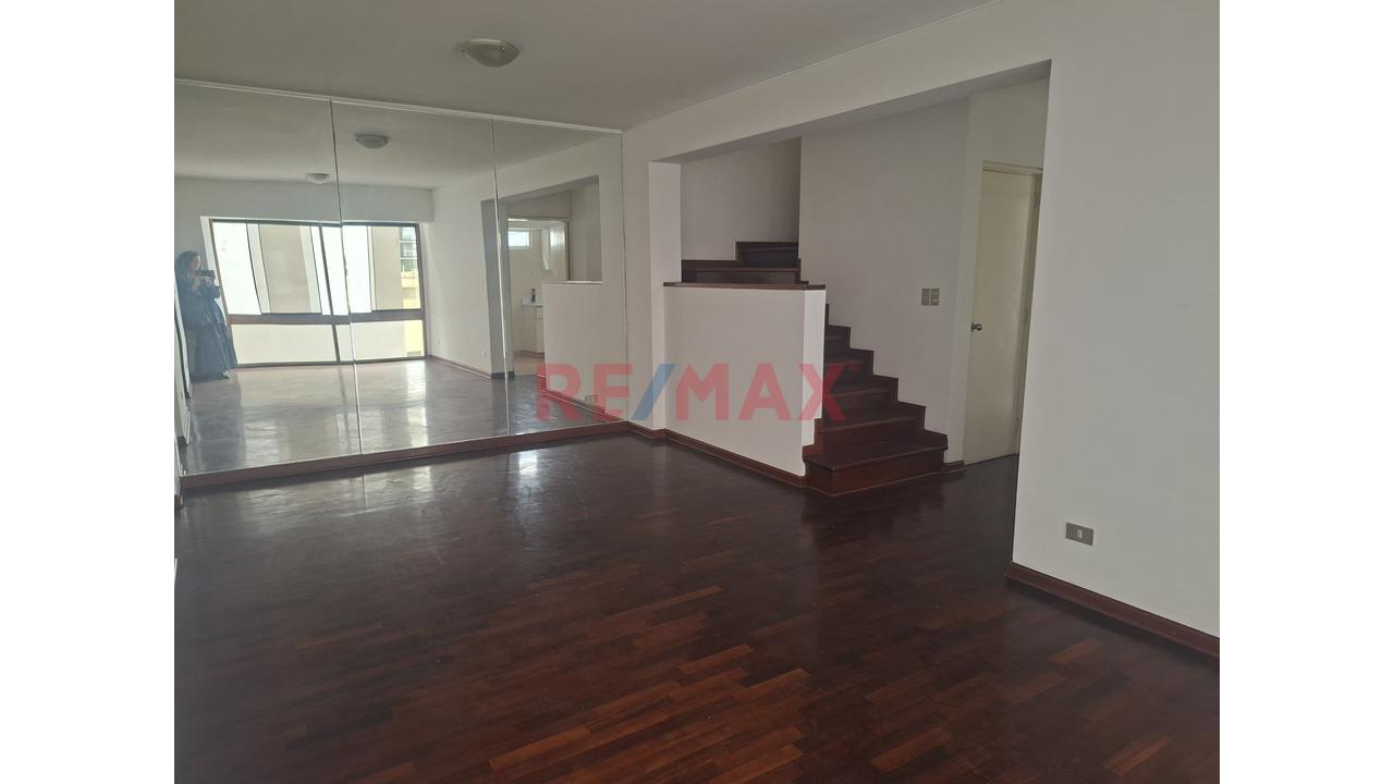 Lindo Y Funcional Duplex, En Una De Las Zonas Mas Lindas Limite De San Isidro Con Moraflores, Cerca Del Parque Santa Margarita. — foto 8