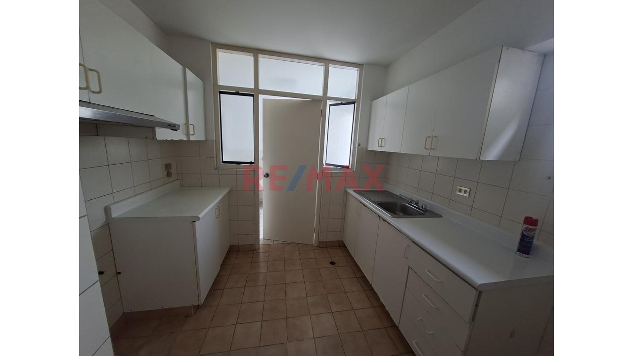 Lindo Y Funcional Duplex, En Una De Las Zonas Mas Lindas Limite De San Isidro Con Moraflores, Cerca Del Parque Santa Margarita. — foto 11