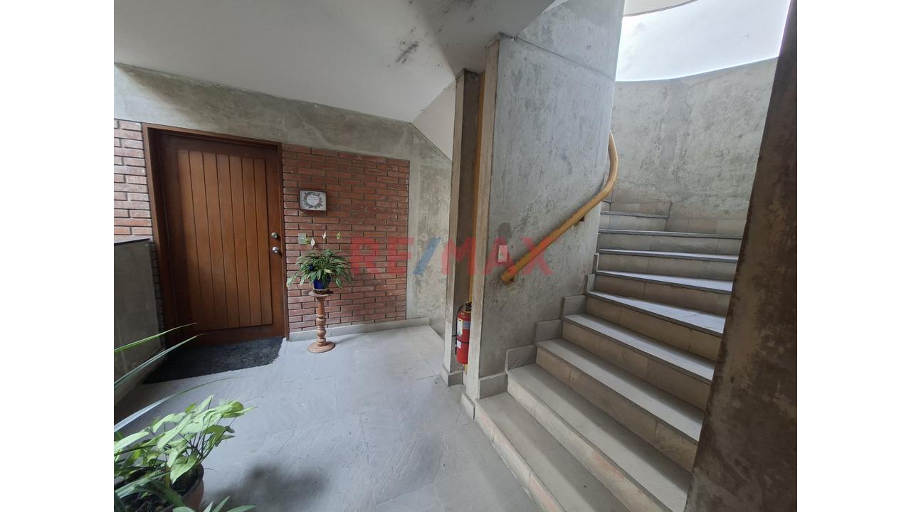 Lindo Y Funcional Duplex, En Una De Las Zonas Mas Lindas Limite De San Isidro Con Moraflores, Cerca Del Parque Santa Margarita. — foto 3