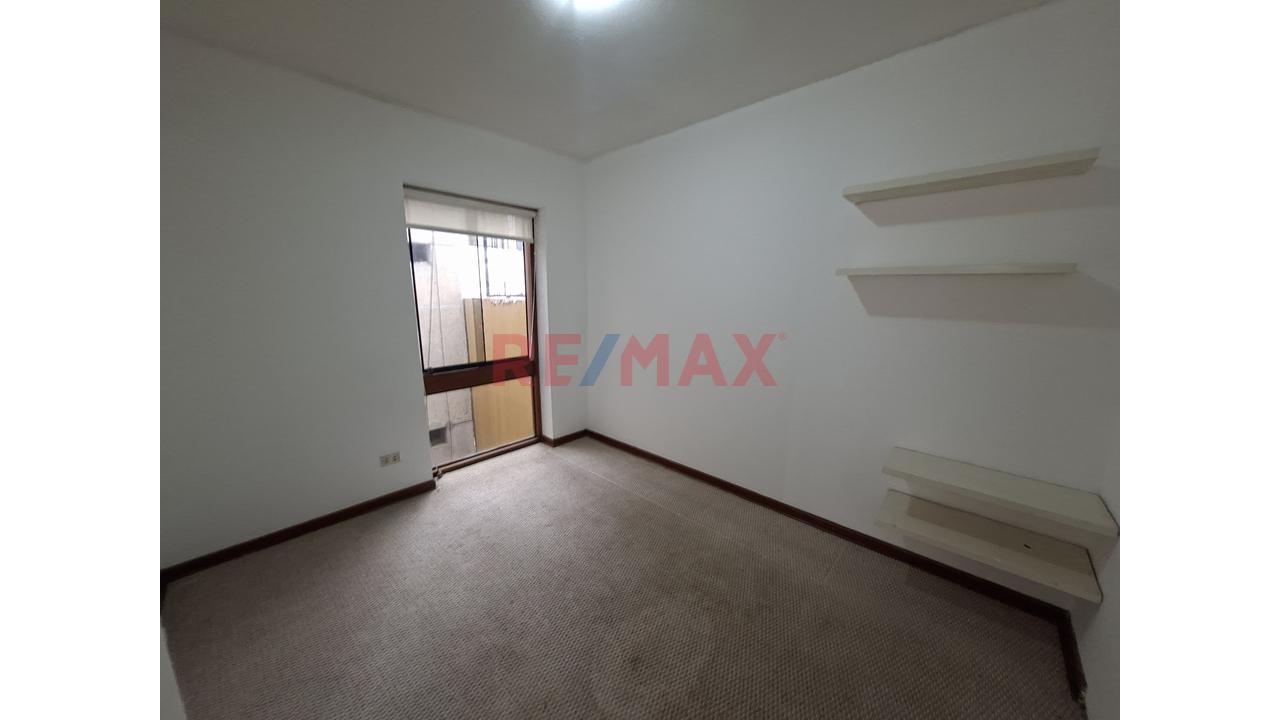 Lindo Y Funcional Duplex, En Una De Las Zonas Mas Lindas Limite De San Isidro Con Moraflores, Cerca Del Parque Santa Margarita. — foto 9