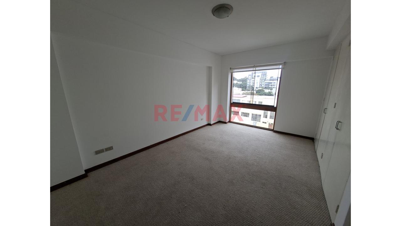 Lindo Y Funcional Duplex, En Una De Las Zonas Mas Lindas Limite De San Isidro Con Moraflores, Cerca Del Parque Santa Margarita. — foto 15