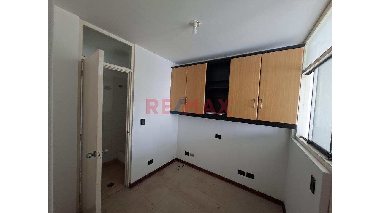 Lindo Y Funcional Duplex, En Una De Las Zonas Mas Lindas Limite De San Isidro Con Moraflores, Cerca Del Parque Santa Margarita. — foto 13