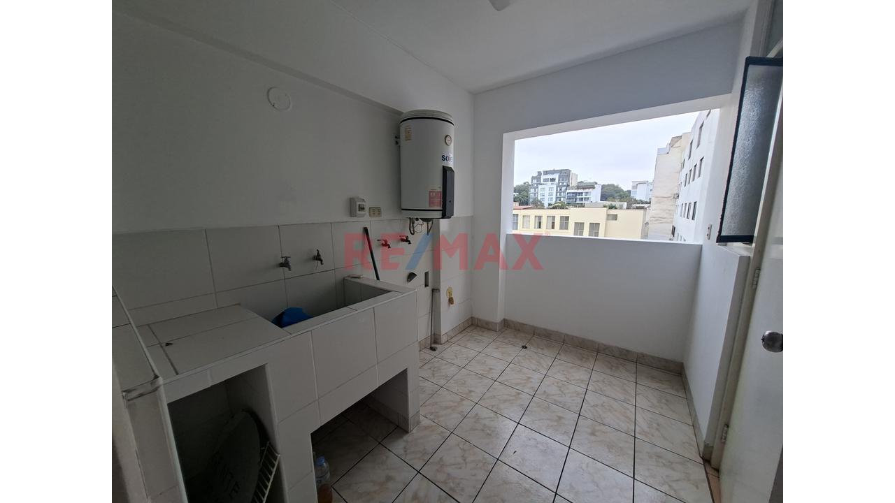 Lindo Y Funcional Duplex, En Una De Las Zonas Mas Lindas Limite De San Isidro Con Moraflores, Cerca Del Parque Santa Margarita. — foto 12