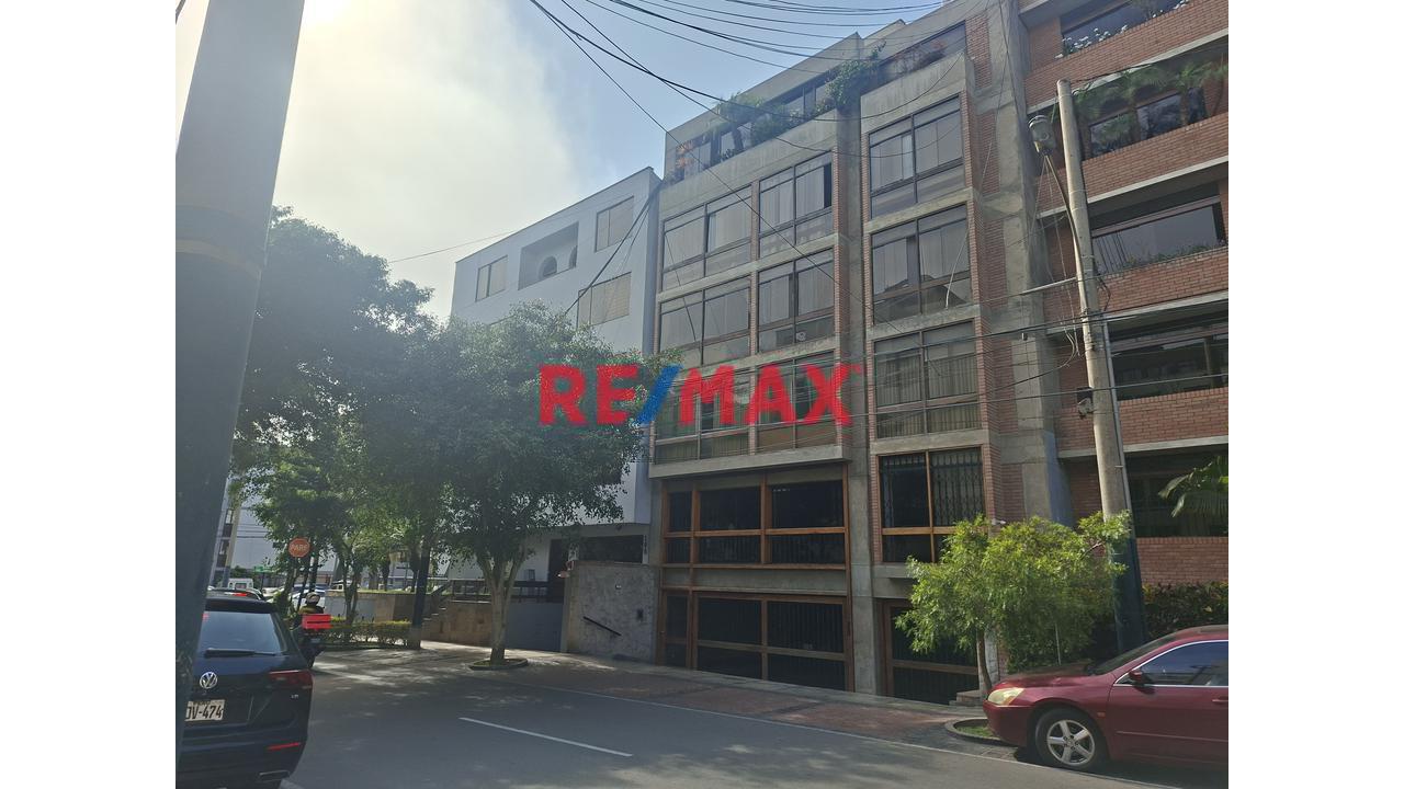 Lindo Y Funcional Duplex, En Una De Las Zonas Mas Lindas Limite De San Isidro Con Moraflores, Cerca Del Parque Santa Margarita.