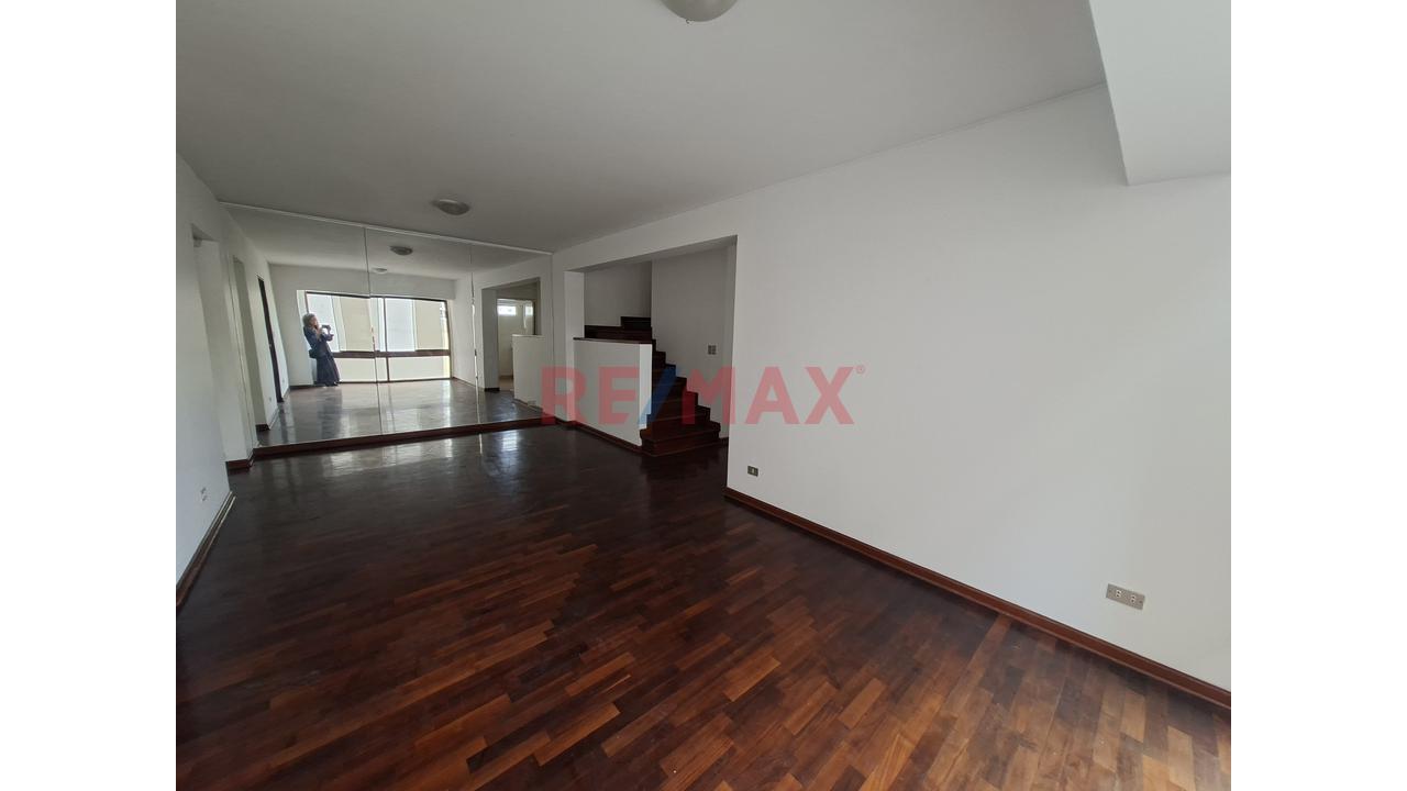 Lindo Y Funcional Duplex, En Una De Las Zonas Mas Lindas Limite De San Isidro Con Moraflores, Cerca Del Parque Santa Margarita. — foto 7