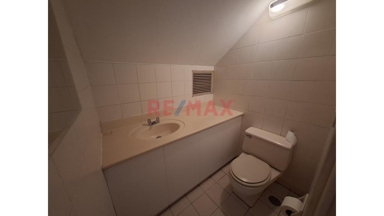 Lindo Y Funcional Duplex, En Una De Las Zonas Mas Lindas Limite De San Isidro Con Moraflores, Cerca Del Parque Santa Margarita. — foto 14