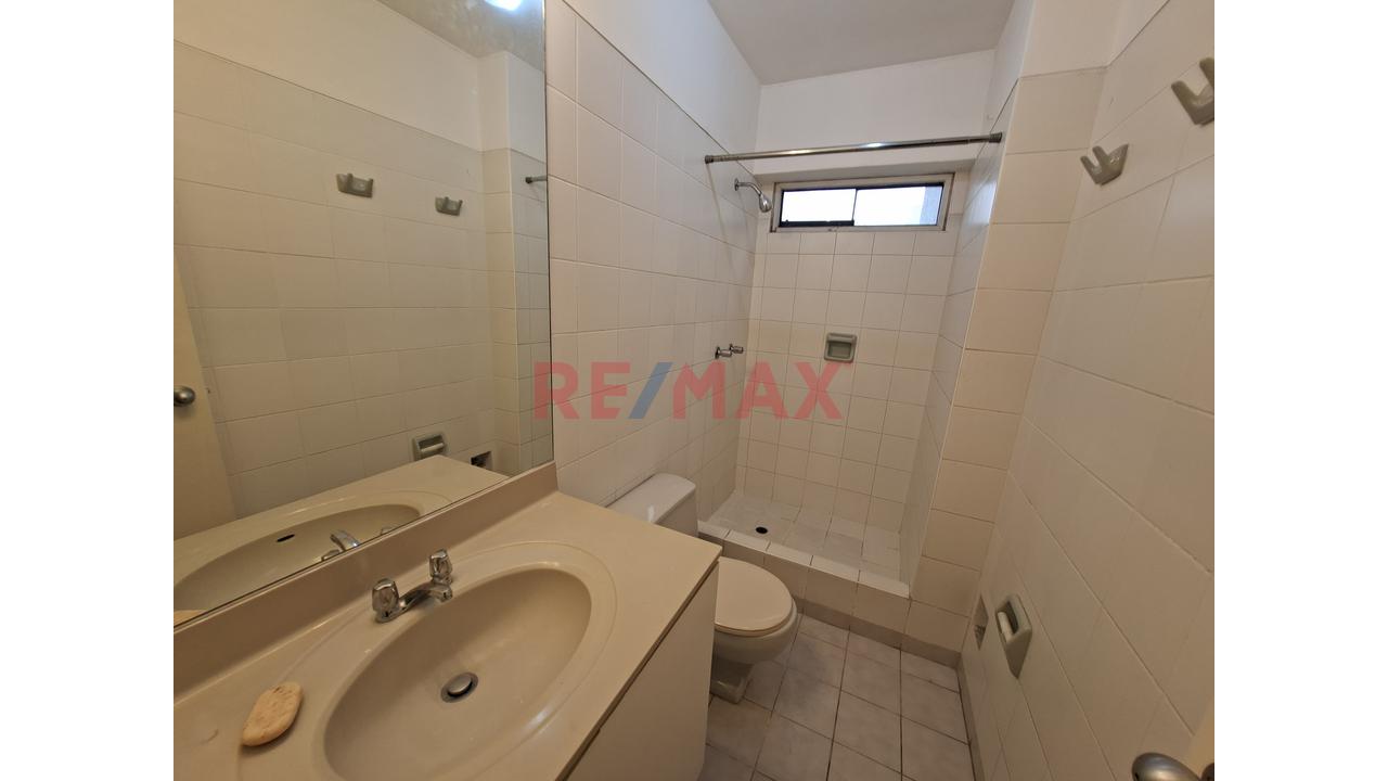 Lindo Y Funcional Duplex, En Una De Las Zonas Mas Lindas Limite De San Isidro Con Moraflores, Cerca Del Parque Santa Margarita. — foto 6