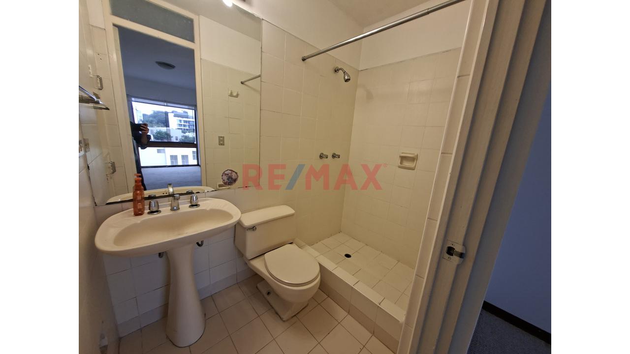 Lindo Y Funcional Duplex, En Una De Las Zonas Mas Lindas Limite De San Isidro Con Moraflores, Cerca Del Parque Santa Margarita. — foto 5