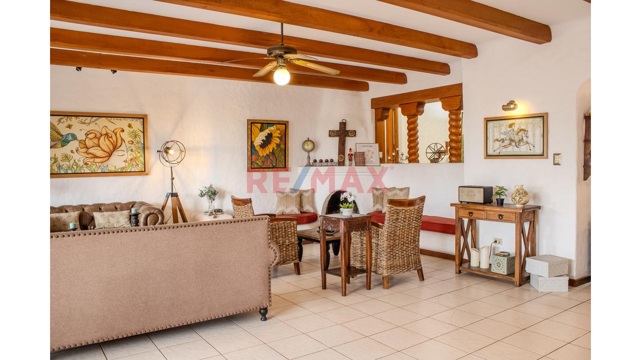 Casa En Venta Frente A Parque – El Corregidor, La Molina Us$ 550,000