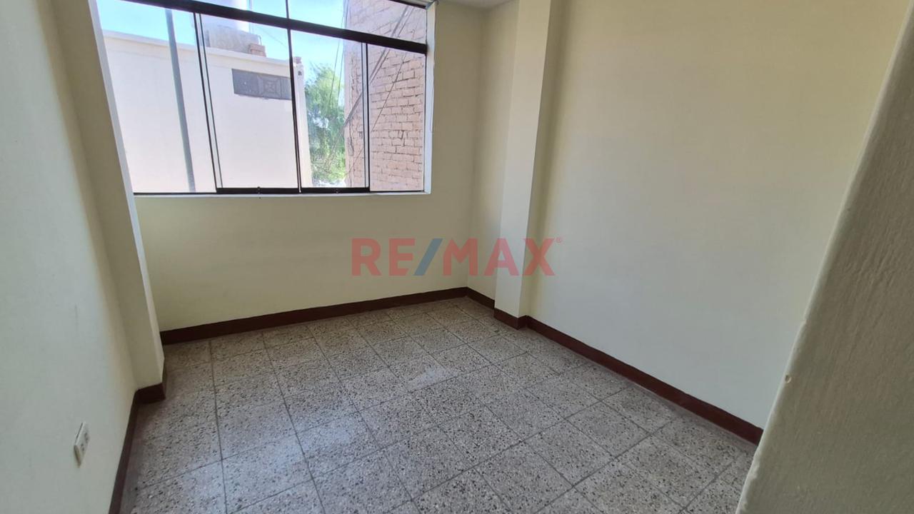 Casa 3 Pisos En Venta Av. Lora Y Lora Chiclayo - 19