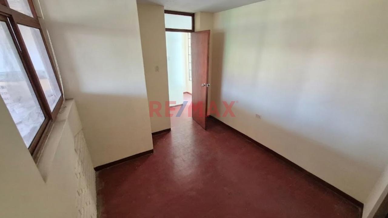 Casa 3 Pisos En Venta Av. Lora Y Lora Chiclayo - 20