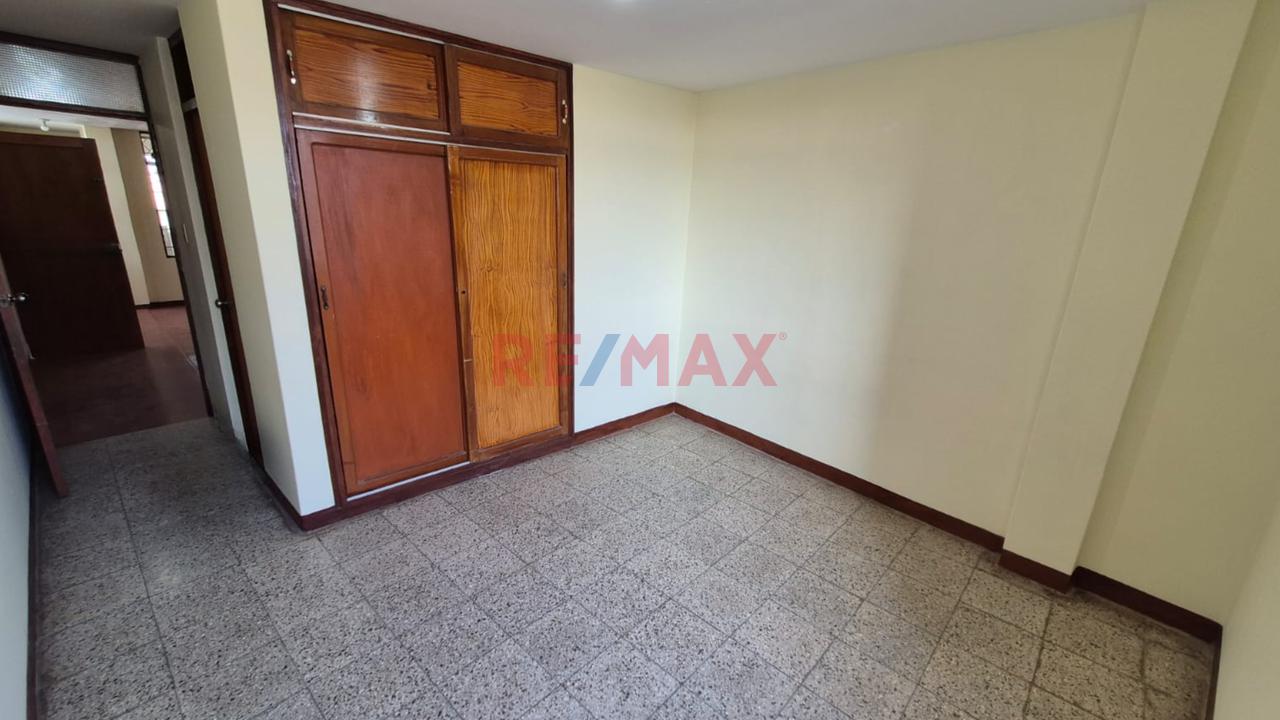 Casa 3 Pisos En Venta Av. Lora Y Lora Chiclayo - 18