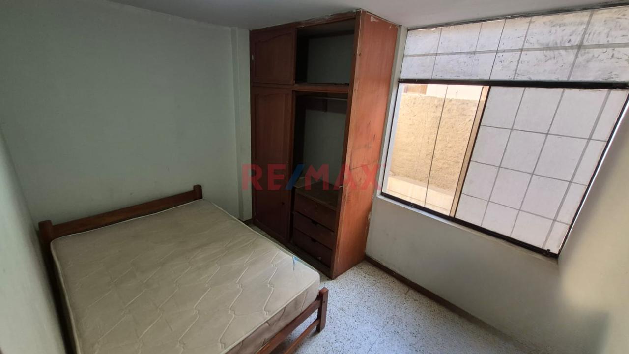 Casa 3 Pisos En Venta Av. Lora Y Lora Chiclayo - 13