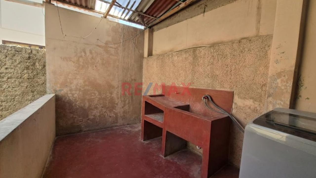 Casa 3 Pisos En Venta Av. Lora Y Lora Chiclayo - 11