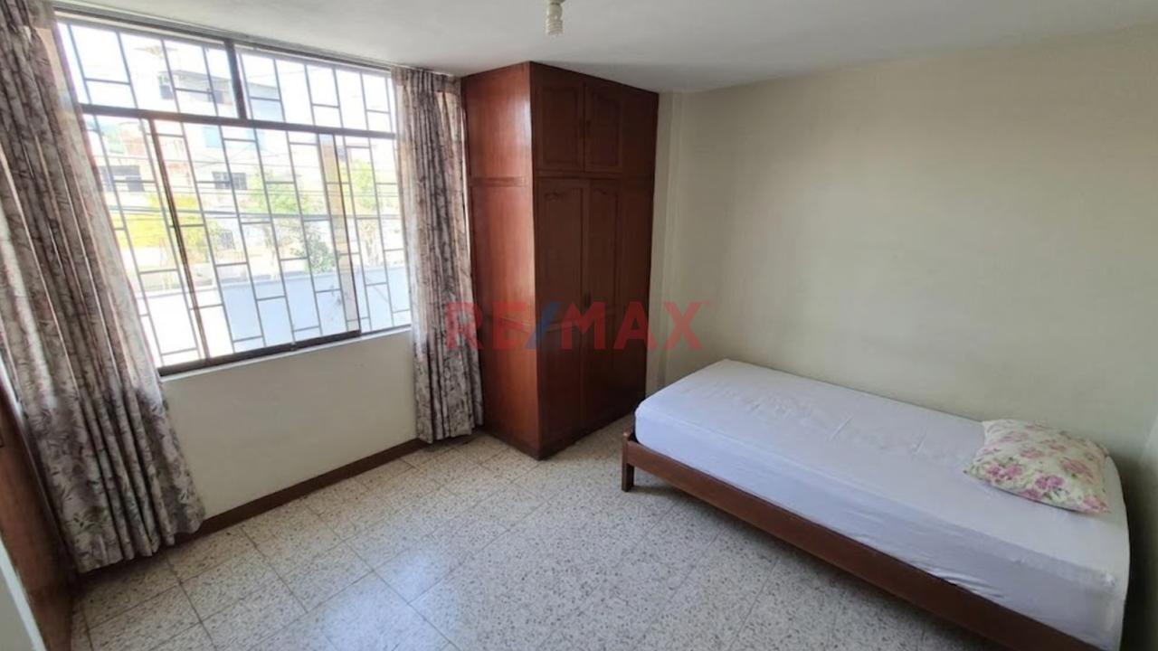 Casa 3 Pisos En Venta Av. Lora Y Lora Chiclayo - 14