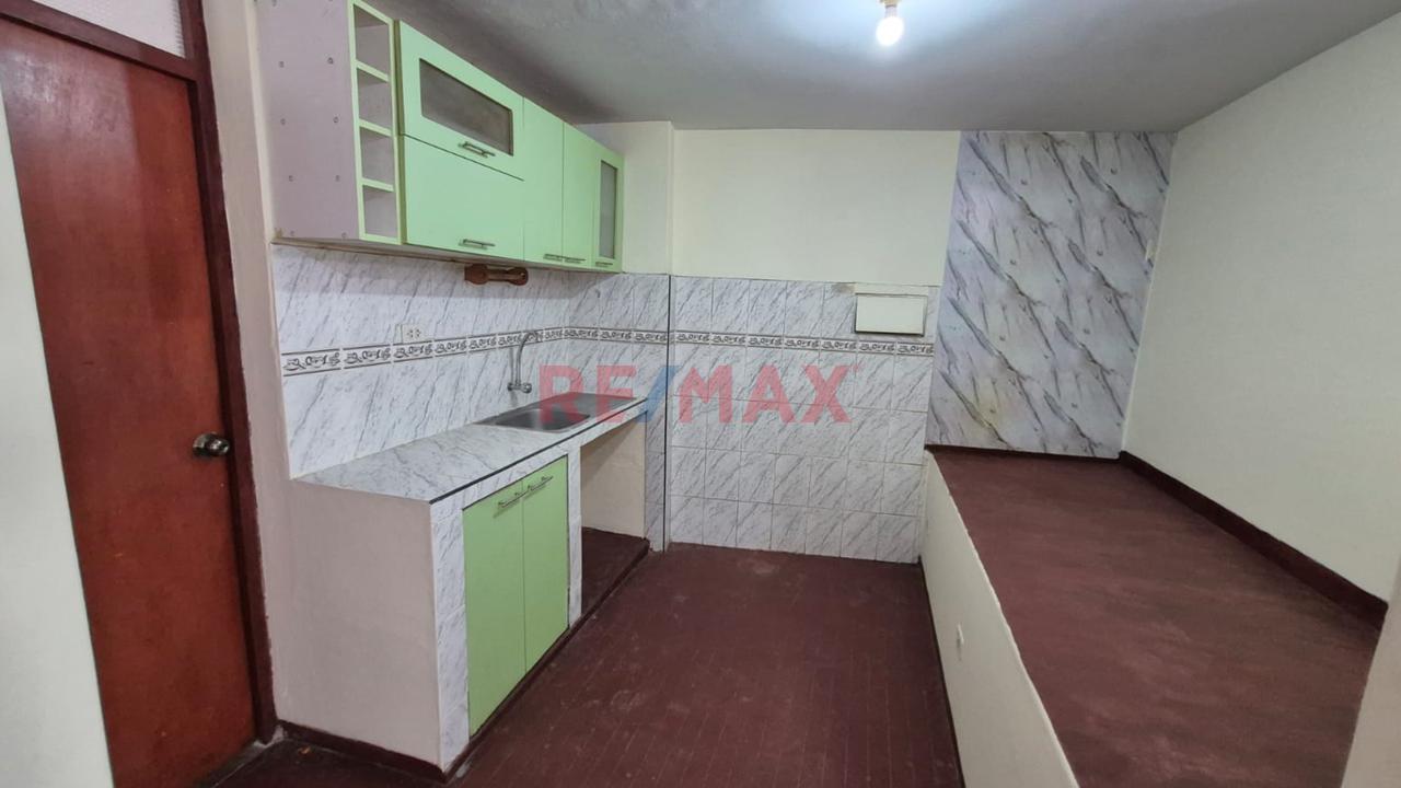 Casa 3 Pisos En Venta Av. Lora Y Lora Chiclayo - 17