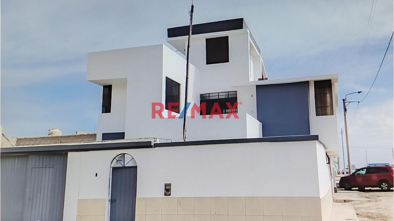 Casa En Venta – A Una Cuadra Del Malecón De La Punta, Camaná - 1