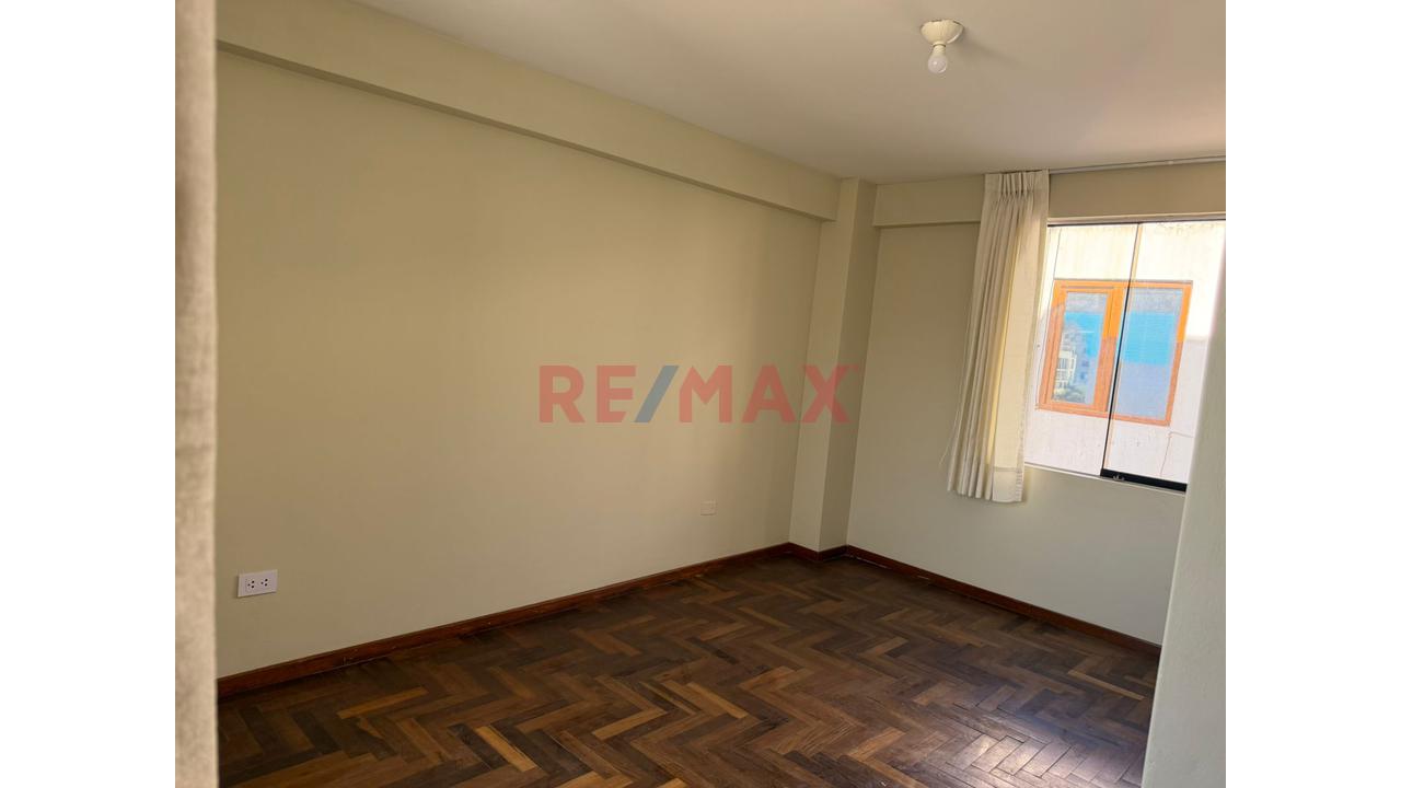 Departamento En Venta 4To Piso Cerca Al Club Internacional Yanahuara - 2