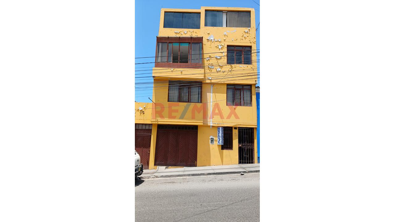Casa  Hospedaje En Venta Calle Blondell - 1