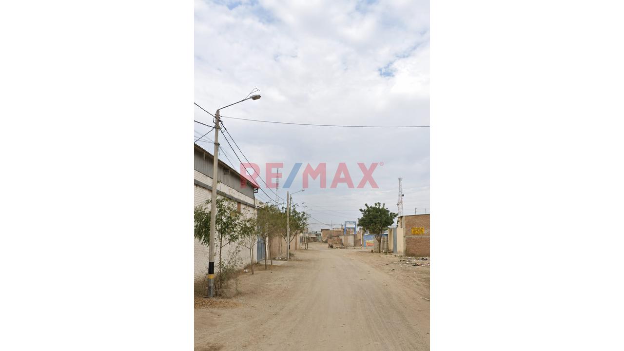 Terreno Industrial en Venta de 8 dormitorios ubicado en Veintiseis De Octubre Terreno Industrial en Venta de 8 dormitorios ubicado en Veintiseis De Octubre