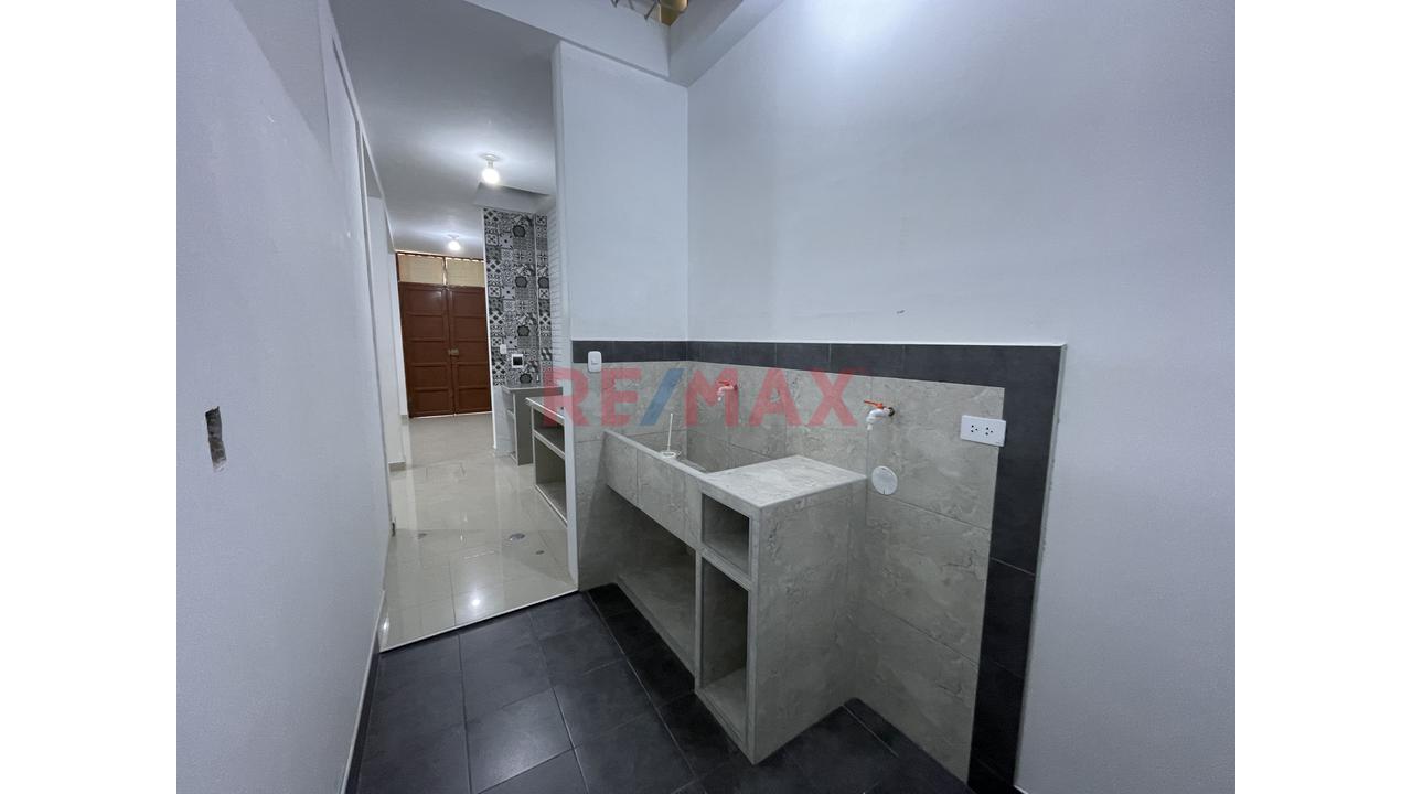 Alquilo Local 145 M2 En Esquina - Ferreñafe - 5