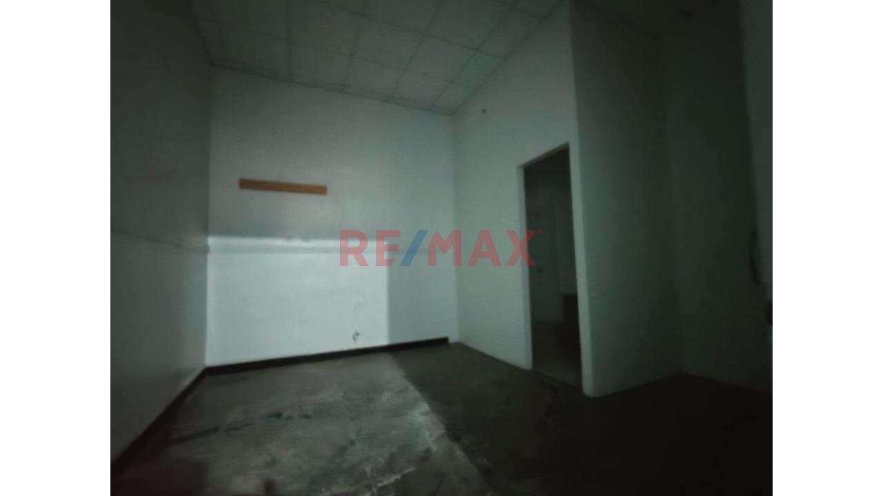 🏢 ¡Alquila Un Local Comercial En Una Ubicación Estratégica De Piura! 📍 Av. Grau 913 – Piura - 2