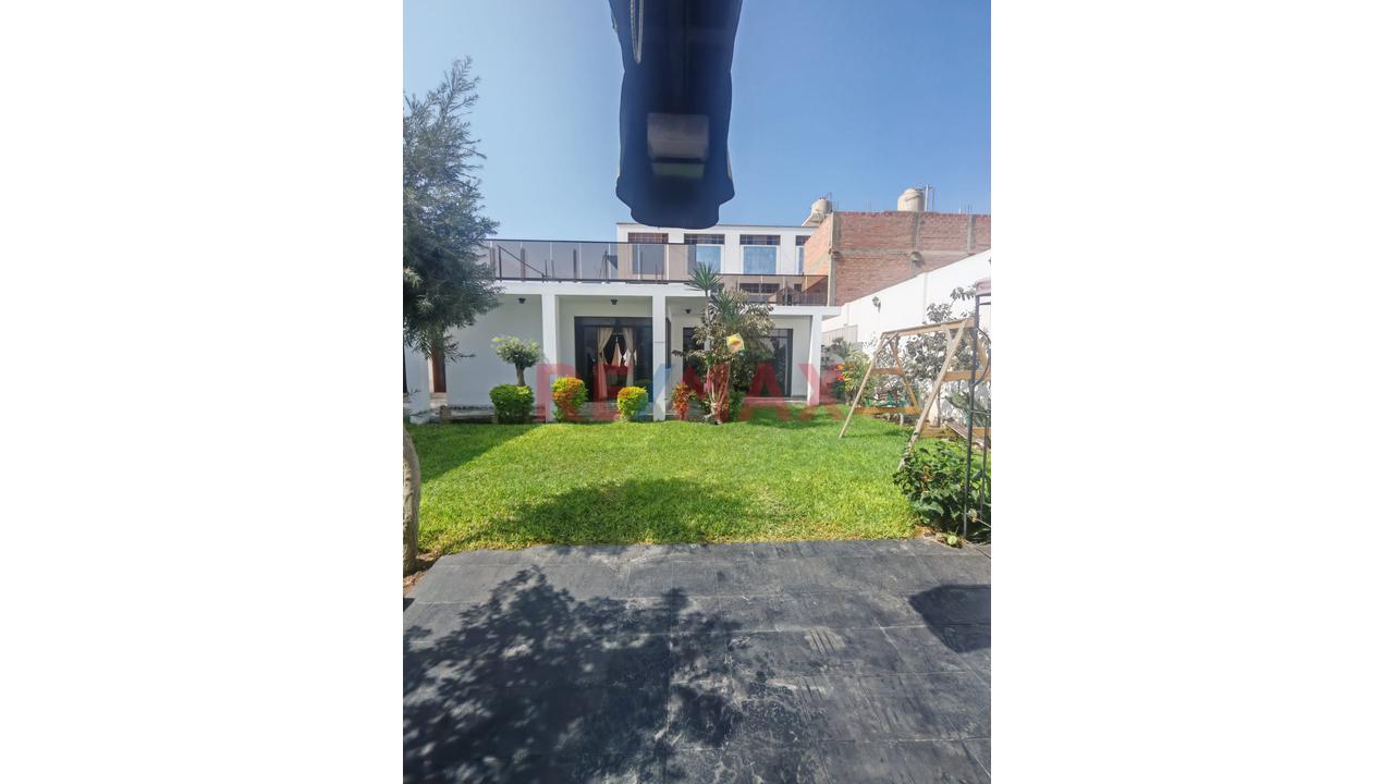 Vendo Exclusiva Residencia De 440 M² En Huaral: Confort En Un Solo Nivel, Amplio Jardín Y Totalmente Amoblada - 13