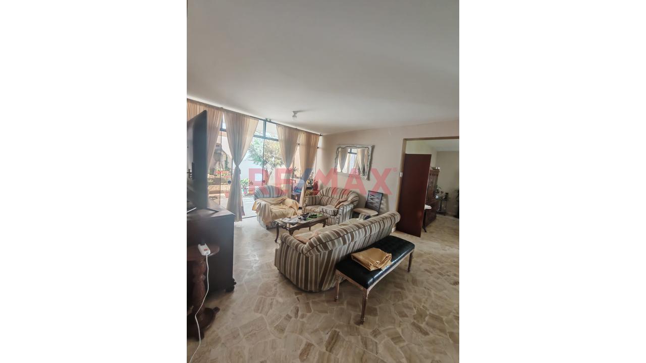 Vendo Exclusiva Residencia De 440 M² En Huaral: Confort En Un Solo Nivel, Amplio Jardín Y Totalmente Amoblada - 2