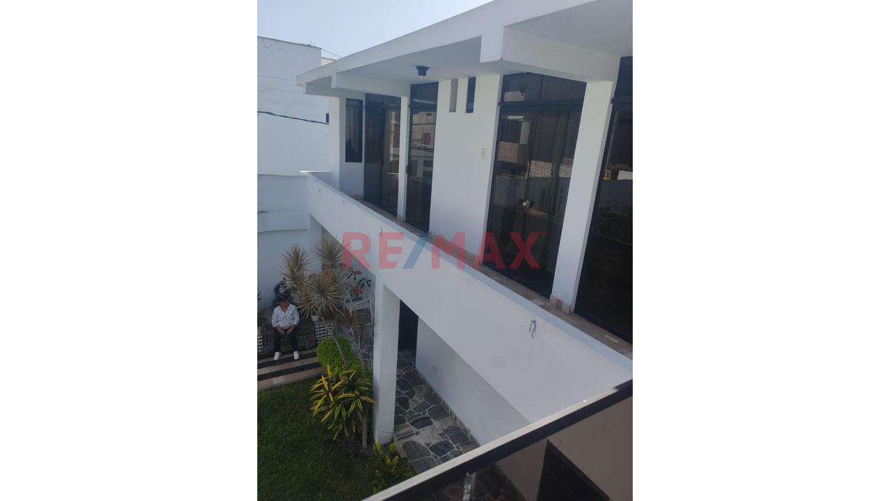 Vendo Exclusiva Residencia De 440 M² En Huaral: Confort En Un Solo Nivel, Amplio Jardín Y Totalmente Amoblada - 18