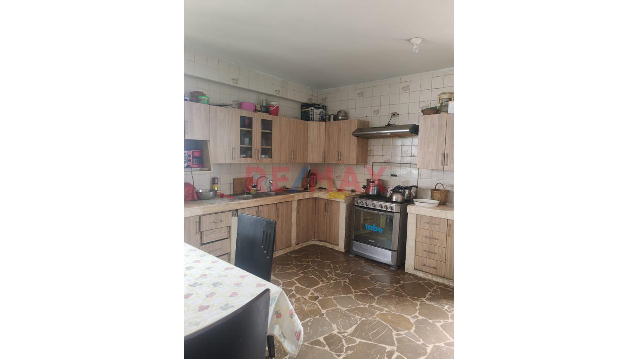 Vendo Exclusiva Residencia De 440 M² En Huaral: Confort En Un Solo Nivel, Amplio Jardín Y Totalmente Amoblada - 8