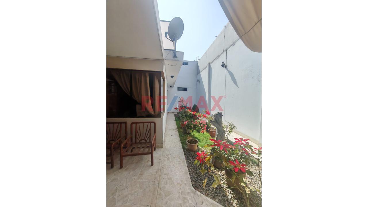 Vendo Exclusiva Residencia De 440 M² En Huaral: Confort En Un Solo Nivel, Amplio Jardín Y Totalmente Amoblada - 14